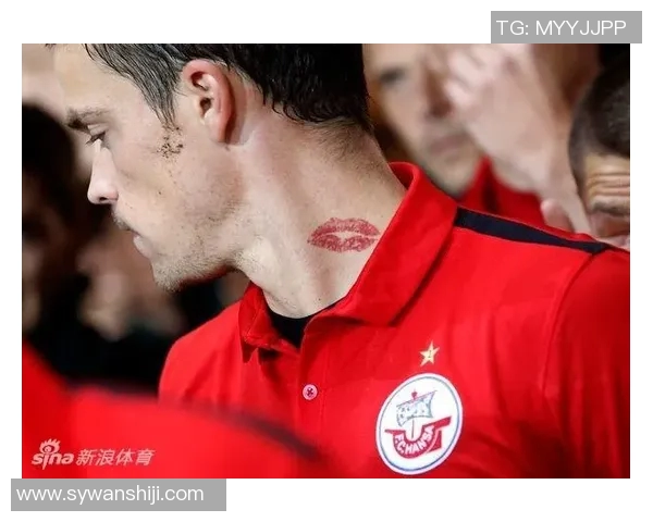 足球明星纹身与女孩的时尚潮流交融探讨